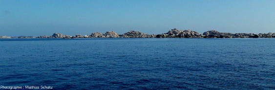 Les iles Lavezzi, un superbe chaos à demi-immergé, présentant toutes les caractéristiques du modelé érosif en pays granitique