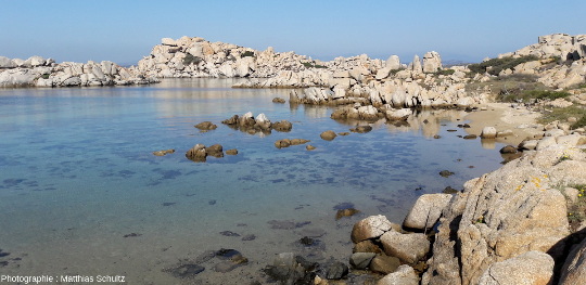 Les iles Lavezzi, un superbe chaos à demi-immergé, présentant toutes les caractéristiques du modelé érosif en pays granitique