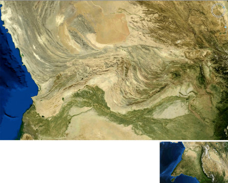 Image satellite des montagnes pakistanaises dont la morphologie, à comparer aux montagnes circumpolaires d'Encelade