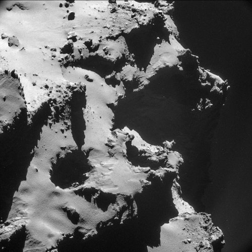 Exemple de dépression isolée à la surface de la comète Chury, dépression qui mériterait le nom de puits
