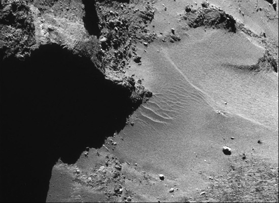 Zoom sur le champ de dunes du cou de la comète Chury
