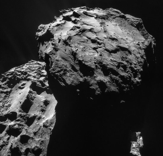Images prises le 7 décembre 2014 d'une distance de 19,7 km du centre de la comète 67P/CG