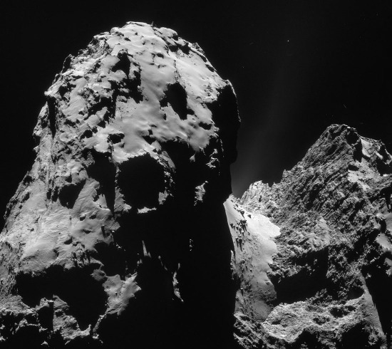 Images prises le 10 décembre 2014 d'une distance de 20,1 km du centre de la comète 67P/CG