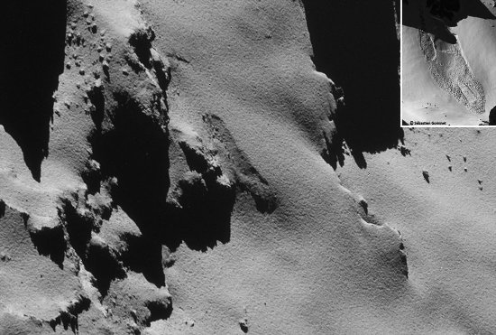 Zoom sur ce qui ressemble beaucoup à une avalanche de poudreuse sur le flanc du lobe principal de Chury recouvert de poussières (Dust Covered Terrains)