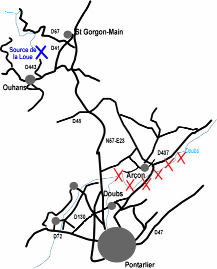 Carte simplifiée de la région de la source de la Loue (croix bleue) et des zones de pertes l'alimentant (série de croix rouges)