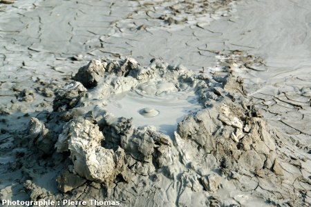 Un cratère plein de boue bouillonnante, Nirano (Émilie Romagne)