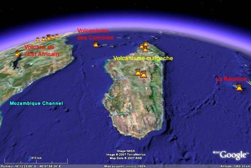 Image centrée sur Madagascar : Google Earth possède une “fonction ” spéciale qui permet de localiser les volcans actifs ou quaternaires récents