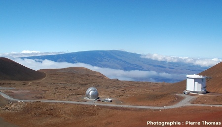 Versant Nord du Mauna Loa (4170 m), vu du sommet du Mauna Kea (4205 m), Hawaii