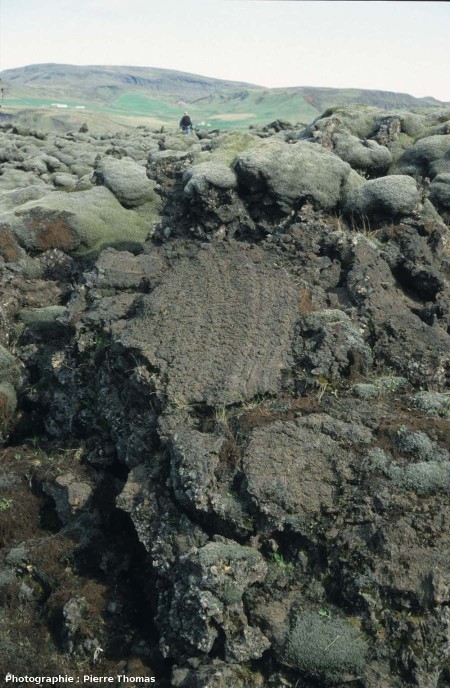 Stries de friction-progression sur des blocs d'une coulée aa, coulée du Laki, Islande
