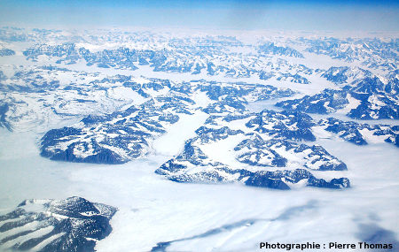 La côte orientale du Groenland, vue de 10 000 m d'altitude