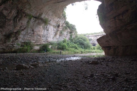 Sous le pont naturel aval de Minerve, Hérault