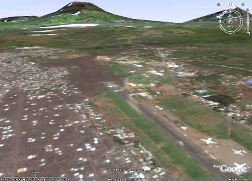 Vue Google Earth de l'aéroport de Goma (R.D. Congo), partiellement envahi par une coulée de lave du Nyiragongo en janvier 2002