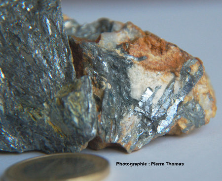 Échantillon de stibine (détail) provenant des anciennes mines du secteur de Massiac