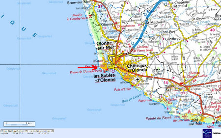 Localisation (flèche rouge) des migmatites des sables d'Olonne sur carte topographique IGN