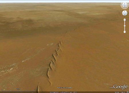 Vue Google Earth de dykes dont les relais miment des OSC, Taoudeni, Mali