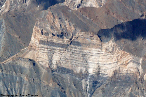 Zoom sur une falaise à failles normales, Ladakh (Inde), Himalaya