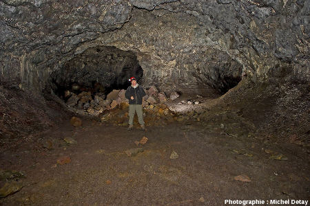 Tunnel de lave de Gullborgarhellir (Islande), départ de plusieurs tunnels anastomosés