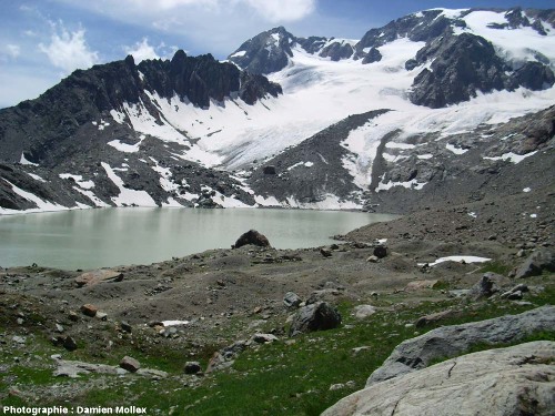 Le lac des Quirlies et le glacier des Quirlies, juste en amont, Massif des Grandes Rousses, Isère