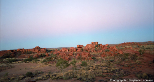 Un chaos granitique situé dans la "Devils Marbles Conservation Reserve" en Australie
