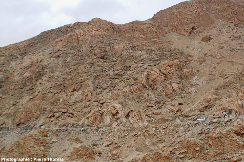 Paysage granitique sur la route du col du Chang La, région de la haute vallée de l'Indus, Ladakh (Himalaya)