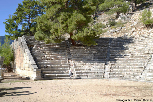 Vue plus globale du théâtre antique d'Arycanda (Turquie)