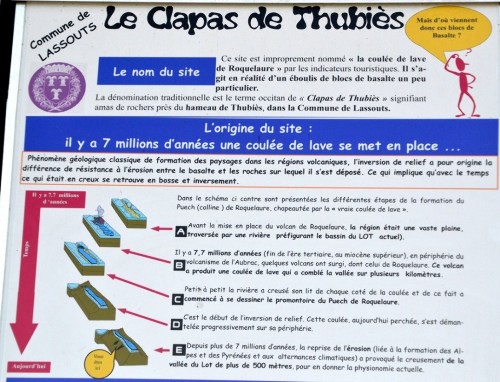 Le haut du panneau explicatif situé au niveau du petit parking du clapas de Thubiès, Aveyron