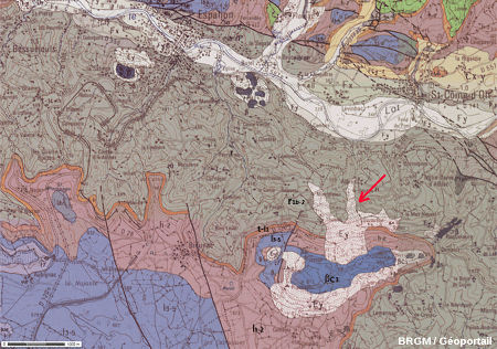 Extrait de la carte géologique d'Espalion au 1/50 000, montrant la situation du clapas de Thubiès (flèche rouge)