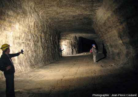 Vue globale d'une galerie des carrières souterraines de Romagnat (Puy de Dôme)