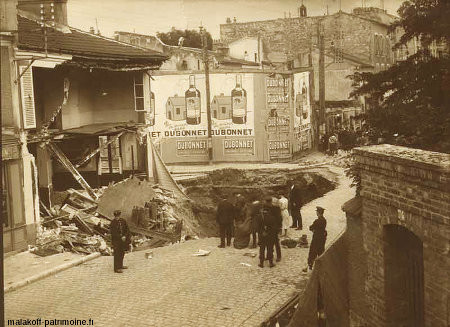 Fontis datant de juillet 1929 à Malakoff (Haut de Seine) provoqué par l'effondrement d'une carrière souterraine de pierre de taille avec laquelle Paris et sa banlieue ont été construits