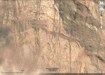Vue verticale de la colline au-dessus d'Al Quwayra (Jordanie)