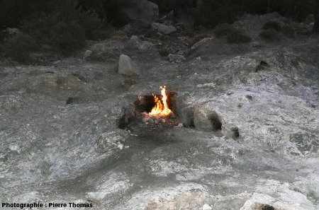 Source enflammée de méthane du site de la Chimère, Cirali, Sud de la Turquie