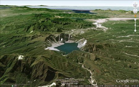 La caldeira du Pinatubo (Philippines) (diamètre 2,5 km) dont l'essentiel de la morphologie s'est mise en place en quelques heures le 15 juin 1991
