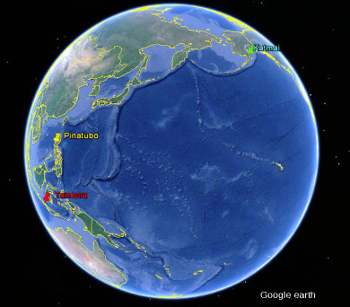 Localisant des caldeiras du Katmai (Alaska), du Pinatubo (Philippines) et du Tambora (Indonésie)