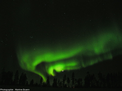 Aurore boréale prise en mars 2004 près d'Ivalo (Laponie finlandaise)
