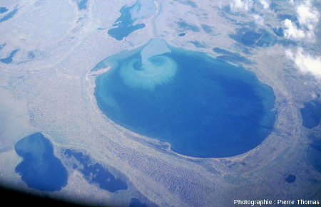 Magnifique tourbillon "boueux" dans un lac, Ouest de l'embouchure de la Kolyma (Sibérie)