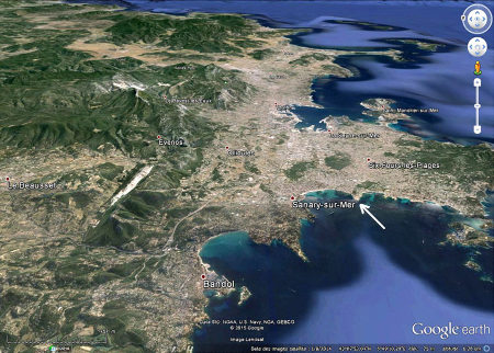 Vue oblique sur la région des coulées de basalte de la région de Toulon (Var)