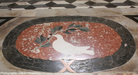Pavement avec colombe portant une branche d'olivier, basilique Saint Jean de Latran