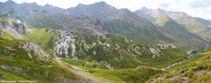 Panorama des Gypsières vues depuis le 4ème virage en descendant le flanc Nord du Col du Galibier (Savoie)