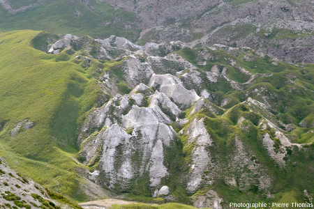 Les Gypsières vues depuis le 4ème virage en descendant le flanc Nord du Col du Galibier (Savoie)
