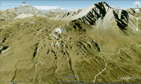 Entonnoirs de dissolution dans du gypse triasique près du Col du Mont-Cenis