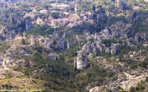 Le "champ de pinacles" du fond du cirque de Mourèze, vu d'un des sentiers montant au sommet de la montagne de Liausson