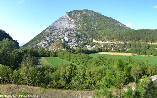 Vue d'ensemble du Claps de Luc en Diois, Drôme