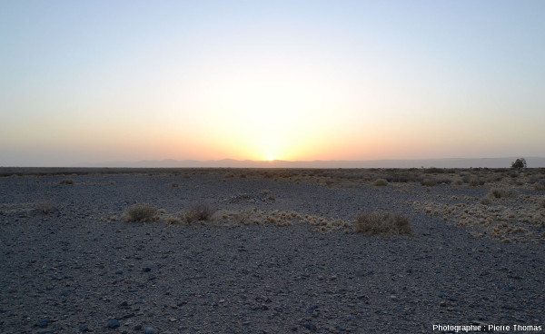 Coucher de soleil dans le désert de Namib (Namibie), 27 octobre 2017