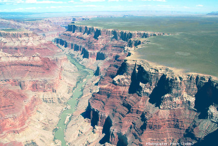Détail de la rive Est (rive gauche) du canyon du Colorado à l'Est de la flexure due au Butte Fault System