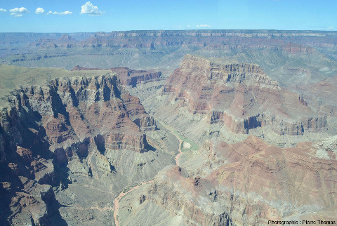 Le confluent Colorado / Petit Colorado vu depuis l'amont du confluent, au-dessus du canyon du Petit Colorado, Arizona (USA)