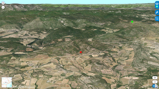Localisation du Puech de la Suque (astérisque vert) et de la carrière de Coumiac (astérisque rouge) sur une vue aérienne