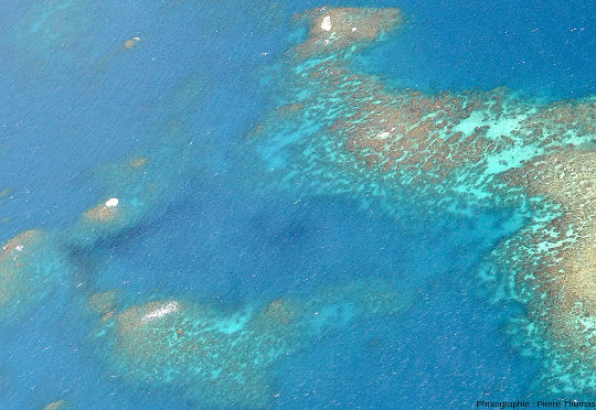 Zoom sur une zone “découpée” d'Elford Reef, à 1,5 km au Nord-Ouest de la passe des figures 17 et 18