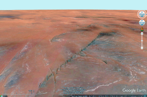 Vue aérienne d'un des très nombreux faisceaux de dykes du Taoudeni, Mali