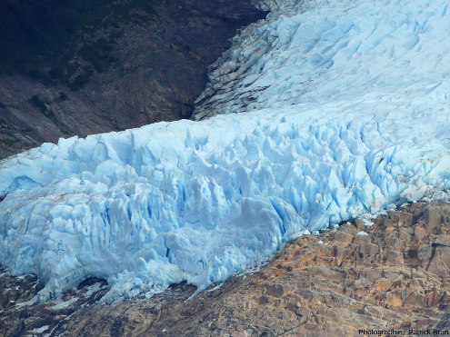 Crevasses du bord et du front du glacier Balmaceda