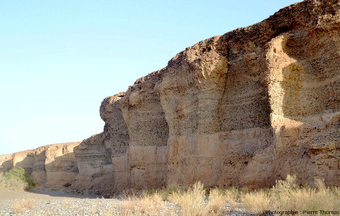 Vue d'ensemble de segments de la paroi du canyon de Sesriem (Namibie)